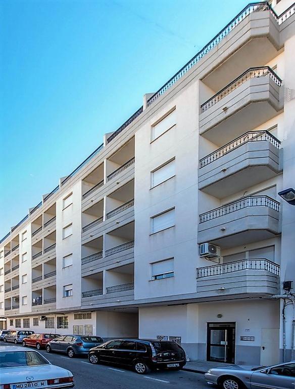 Schoene Wohnung Mit Pool , Wi-Fi Und Privat Garage Torrevieja Exterior photo