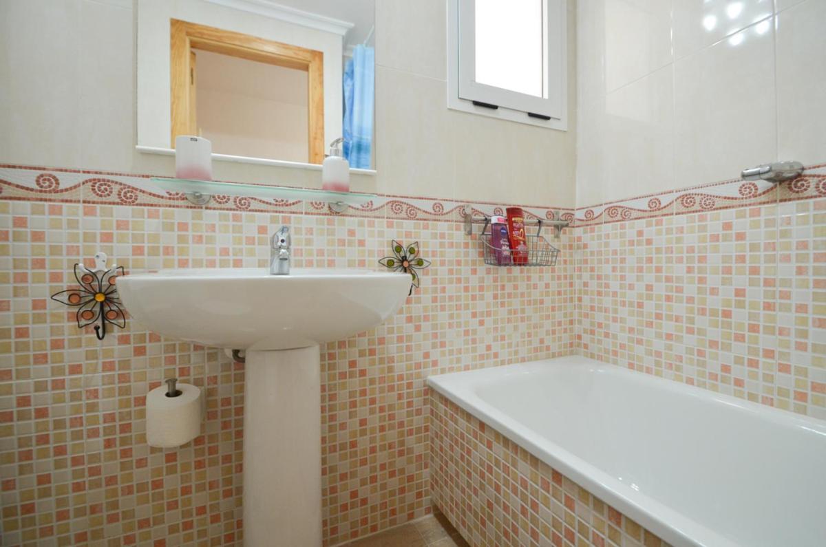 Schoene Wohnung Mit Pool , Wi-Fi Und Privat Garage Torrevieja Exterior photo