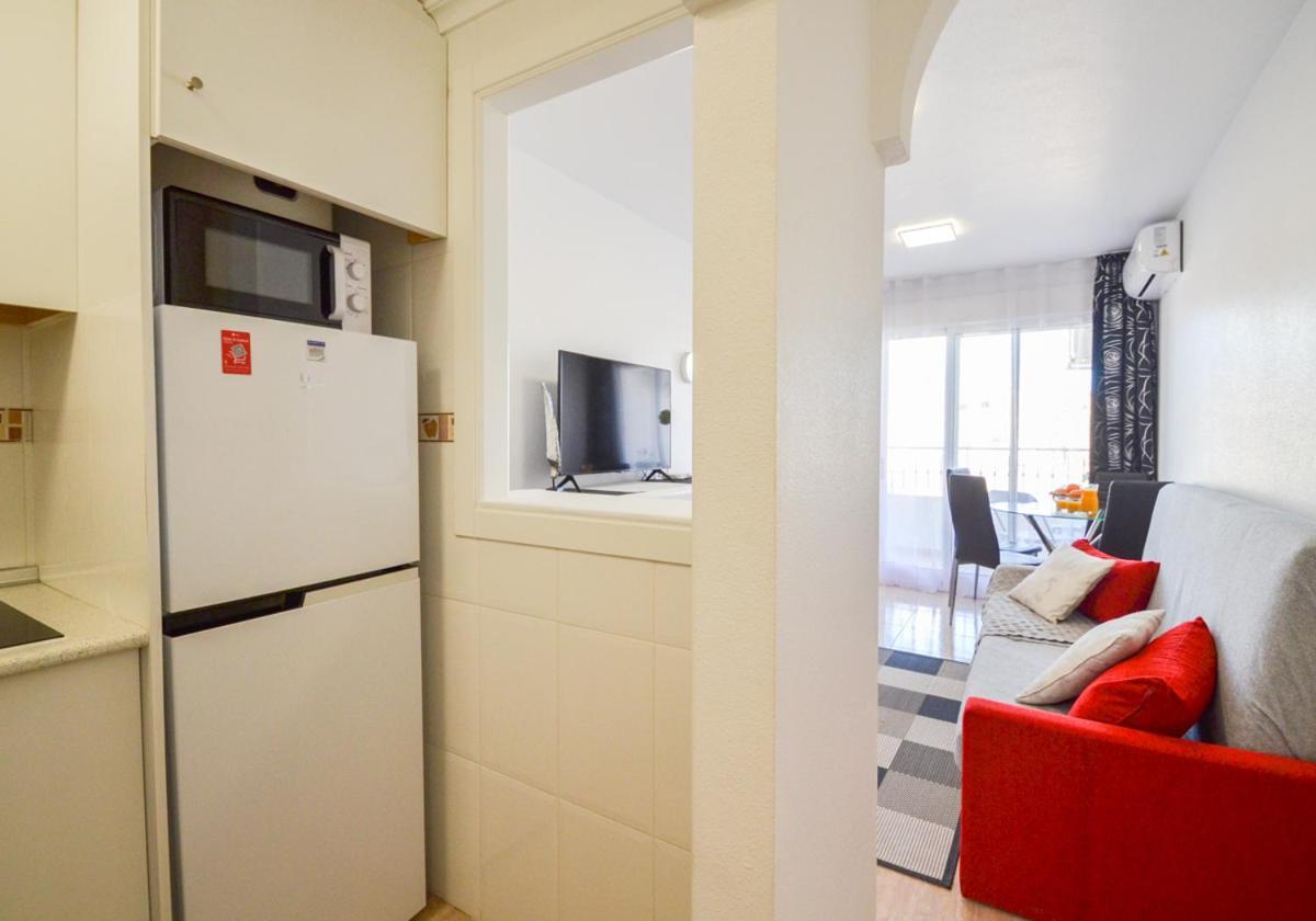 Schoene Wohnung Mit Pool , Wi-Fi Und Privat Garage Torrevieja Exterior photo