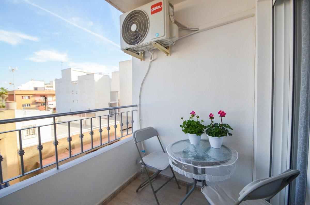 Schoene Wohnung Mit Pool , Wi-Fi Und Privat Garage Torrevieja Exterior photo