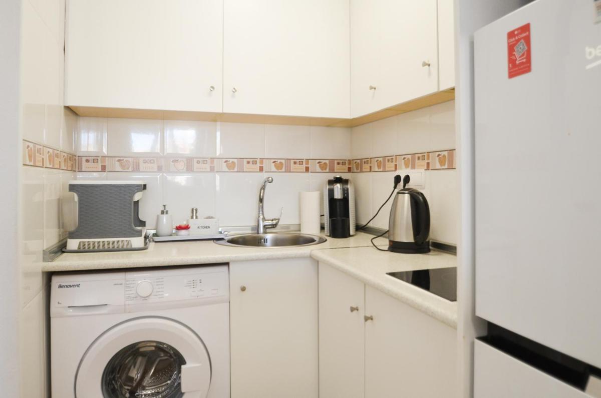 Schoene Wohnung Mit Pool , Wi-Fi Und Privat Garage Torrevieja Exterior photo